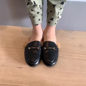 I am selling unisex slides